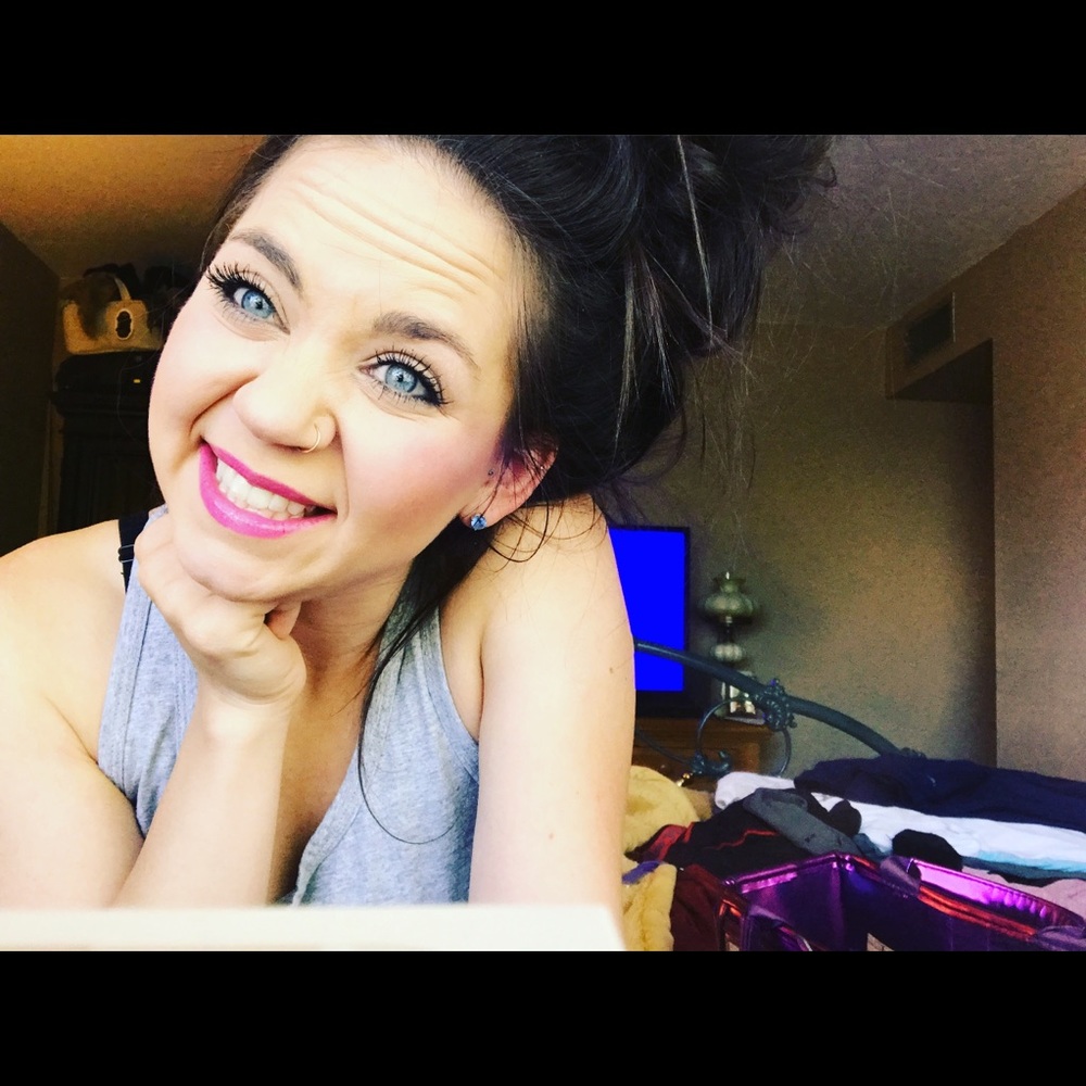 Meet your Posher, Abigail